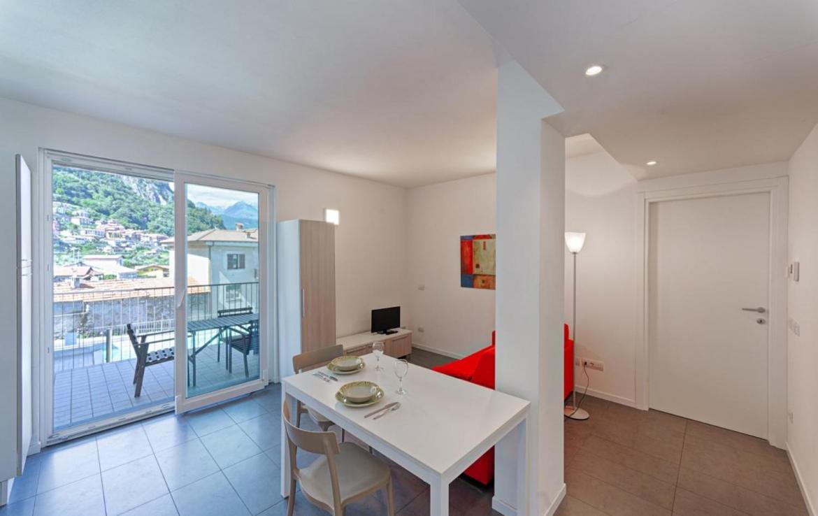 Modern Apartments Lake View With Pool Musso Exterior photo