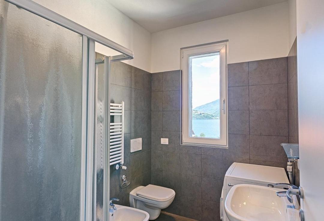 Modern Apartments Lake View With Pool Musso Exterior photo