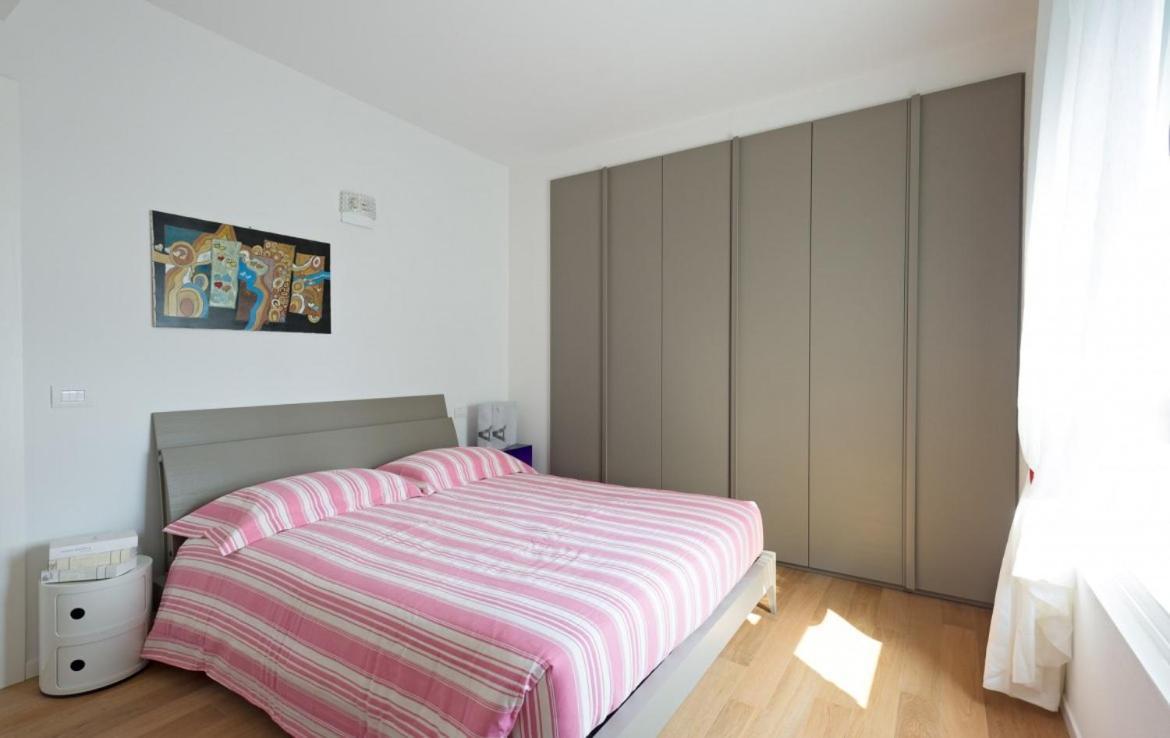 Modern Apartments Lake View With Pool Musso Exterior photo